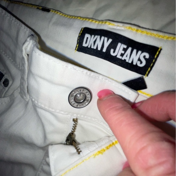 DKNY WHITE BOERUM HIGH RISE FLATE JEANS - Picture 2 of 9